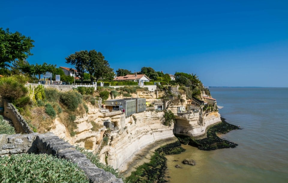 vue des grottes de régulus depuis la falaise